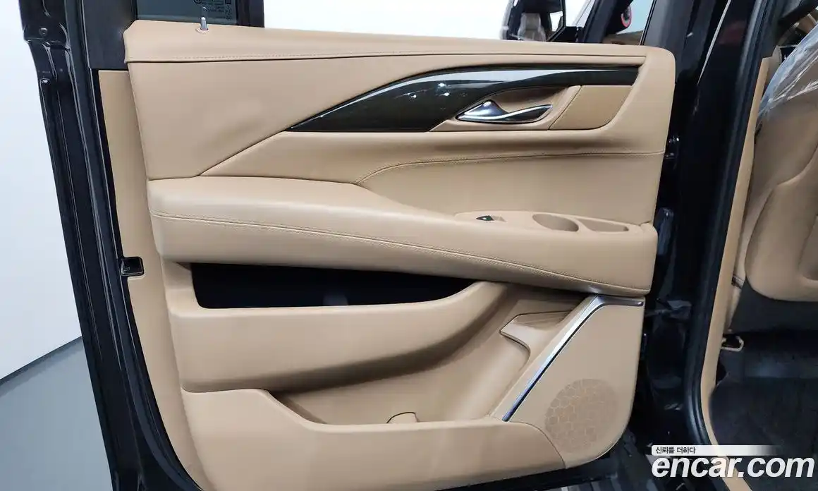 Cadillac Escalade 2019 6.2 гидро в Москве № 1406534, фото 15