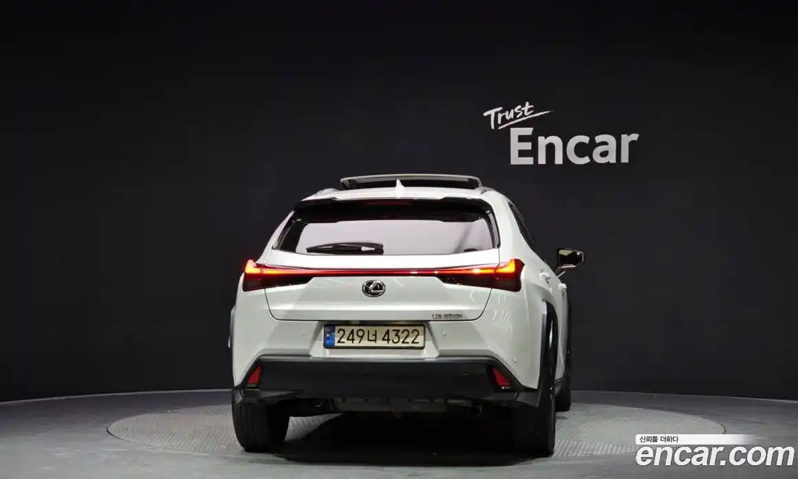 Lexus UX 2024 2.0 гидро в Москве № 168105, фото 4