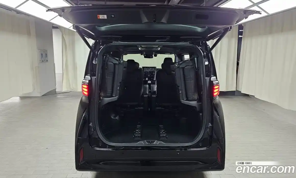 Toyota Alphard 2023 2.5 гидро в Москве № 1695773, фото 26