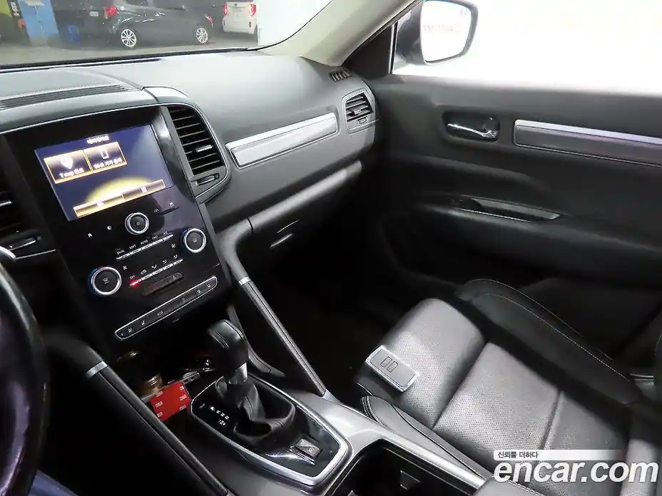 Renault QM6 2017 2.0 гидро в Москве № 1835065, фото 17