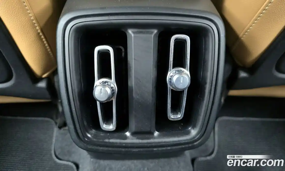Volvo XC40 2019 2.0 гидро в Москве № 1836879, фото 31