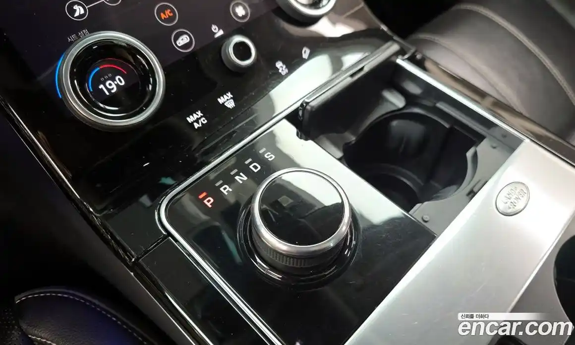 Land Rover Range-Rover Velar 2017 2.0 гидро в Москве № 1837369, фото 9
