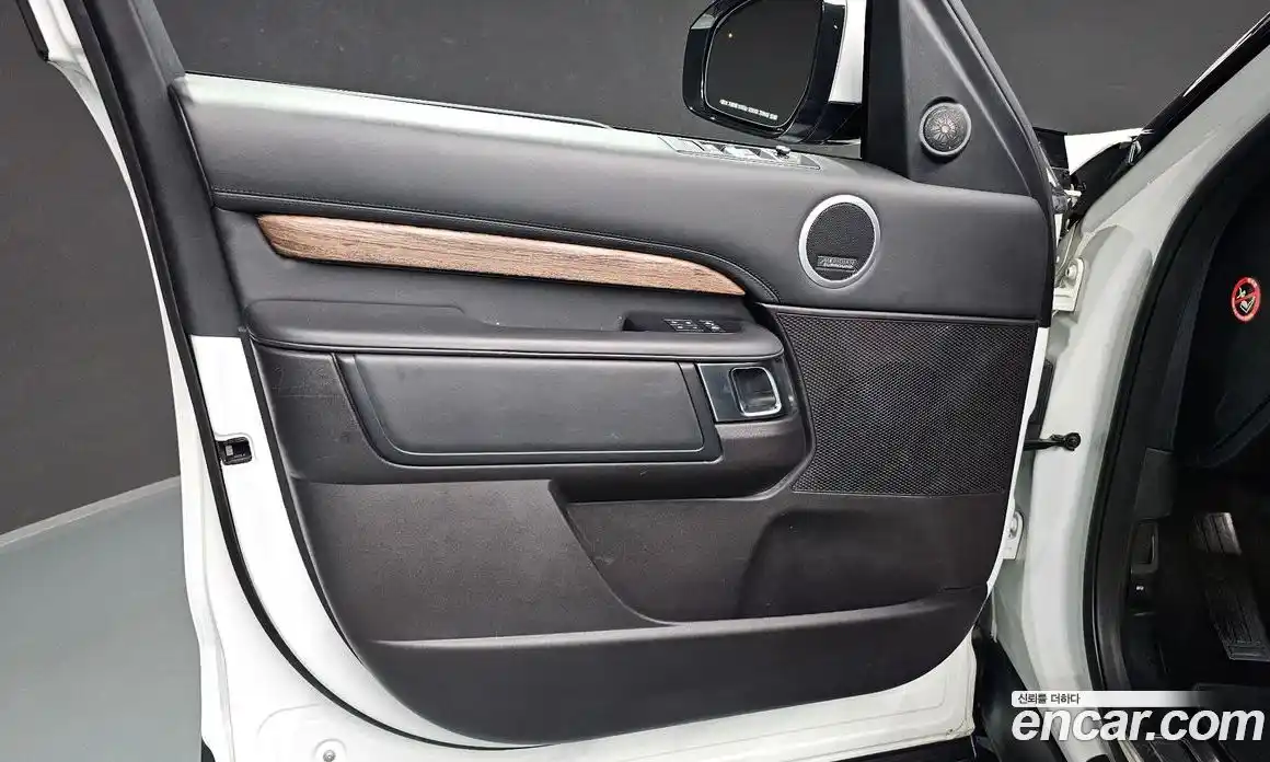 Land Rover Discovery 2017 3.0 гидро в Москве № 1837394, фото 14