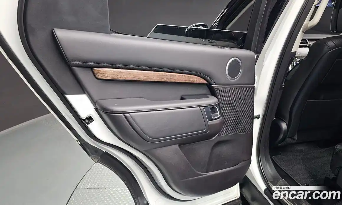 Land Rover Discovery 2017 3.0 гидро в Москве № 1837394, фото 15