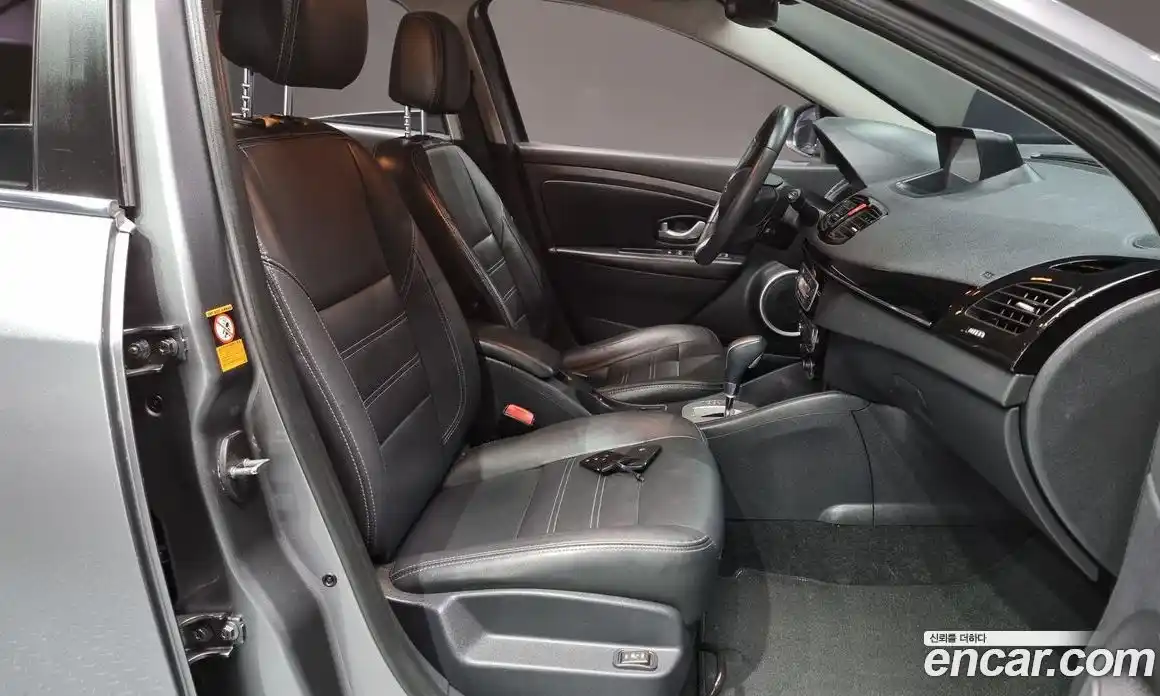 Renault SM3 2015 1.6 гидро в Москве № 106578, фото 10