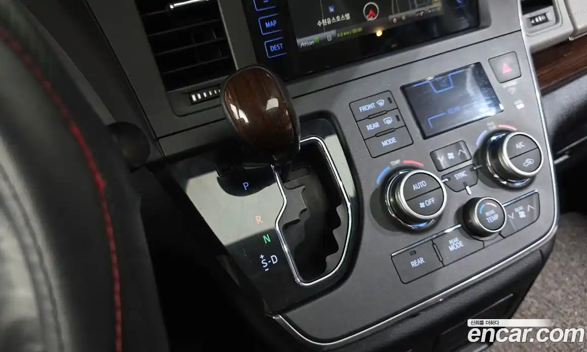 Toyota Sienna 2015 3.5 гидро в Москве № 1323864, фото 12