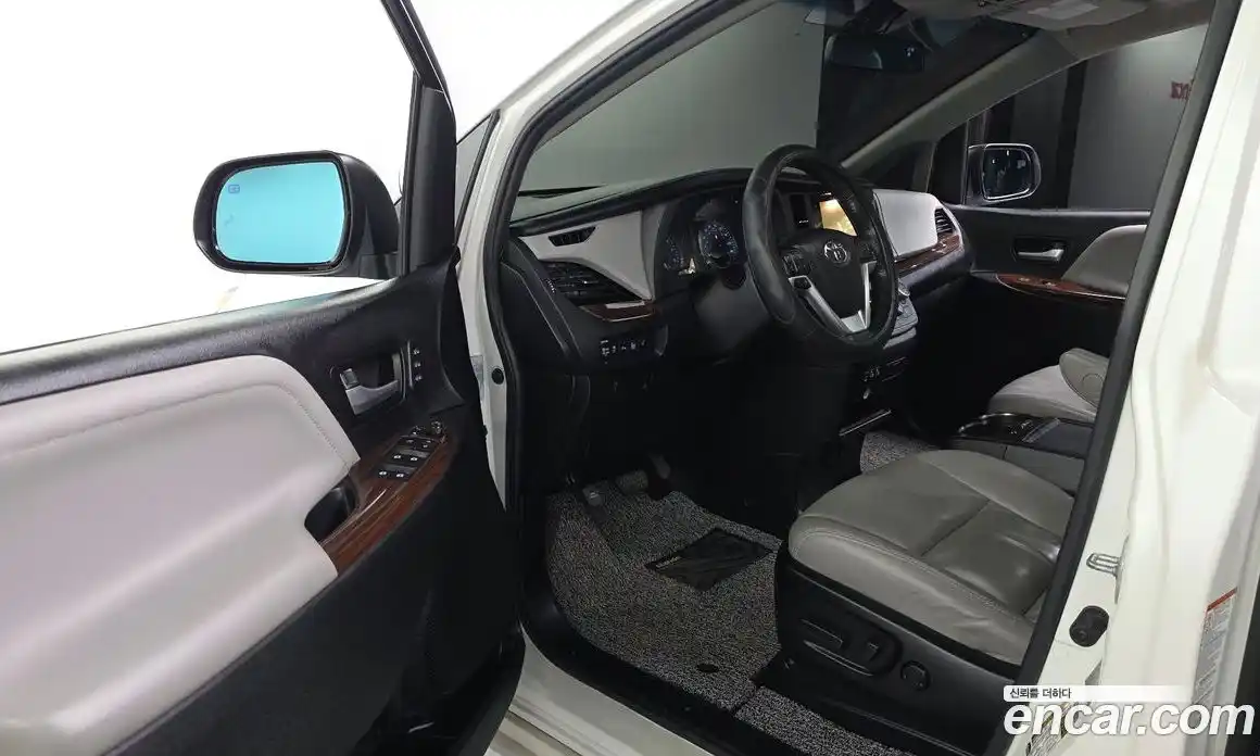 Toyota Sienna 2015 3.5 гидро в Москве № 1323864, фото 13