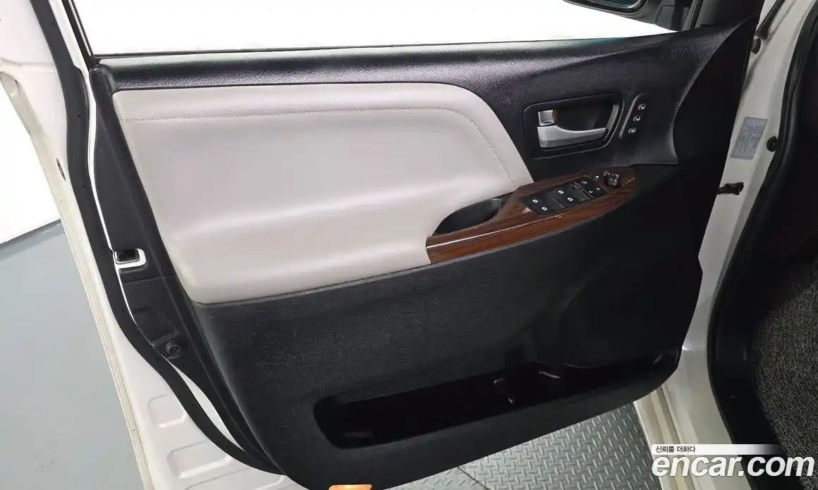 Toyota Sienna 2015 3.5 гидро в Москве № 1323864, фото 14