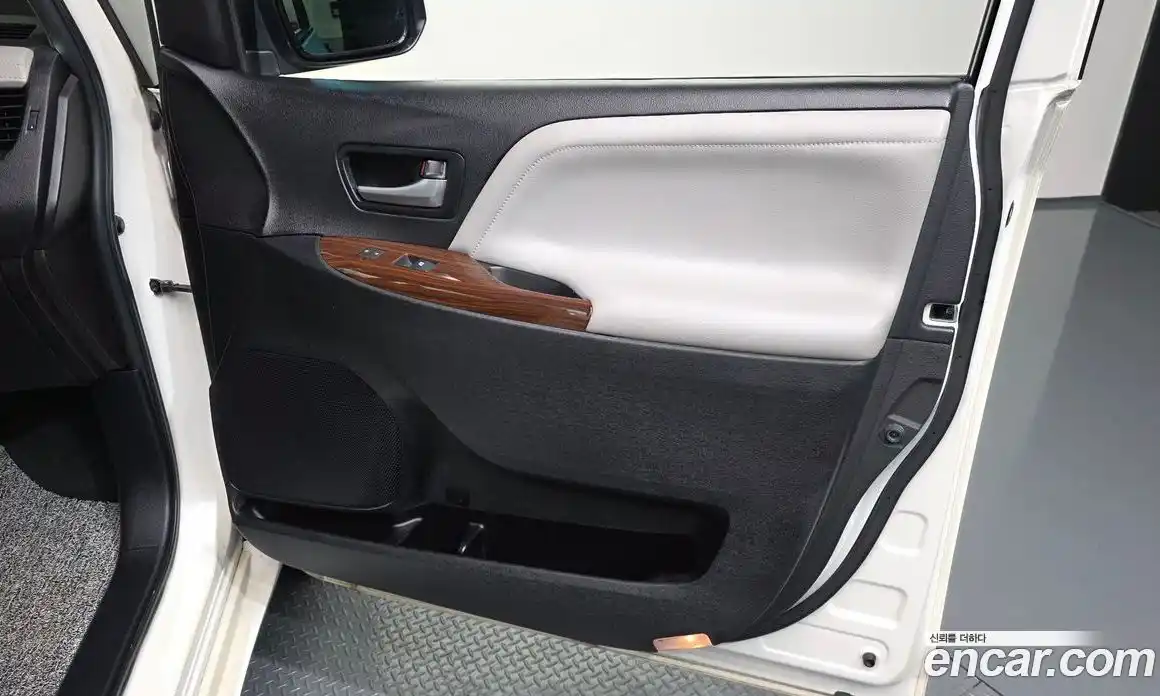Toyota Sienna 2015 3.5 гидро в Москве № 1323864, фото 15