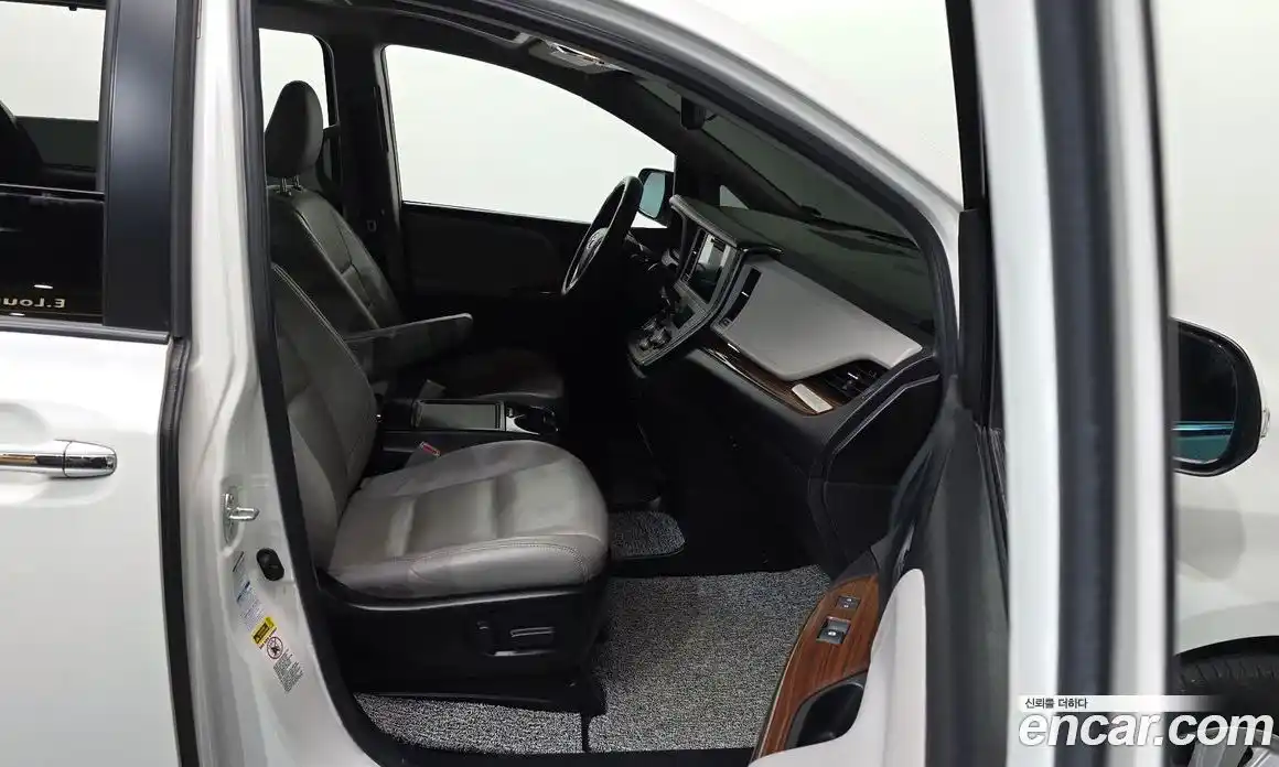 Toyota Sienna 2015 3.5 гидро в Москве № 1323864, фото 17