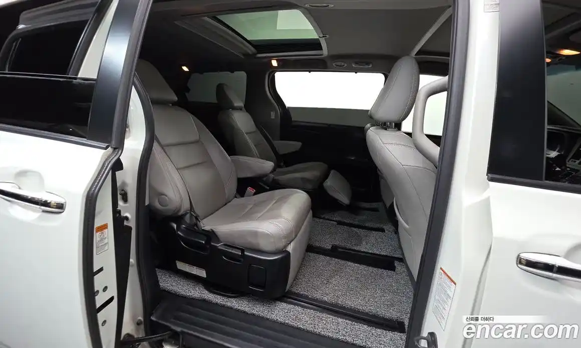 Toyota Sienna 2015 3.5 гидро в Москве № 1323864, фото 18