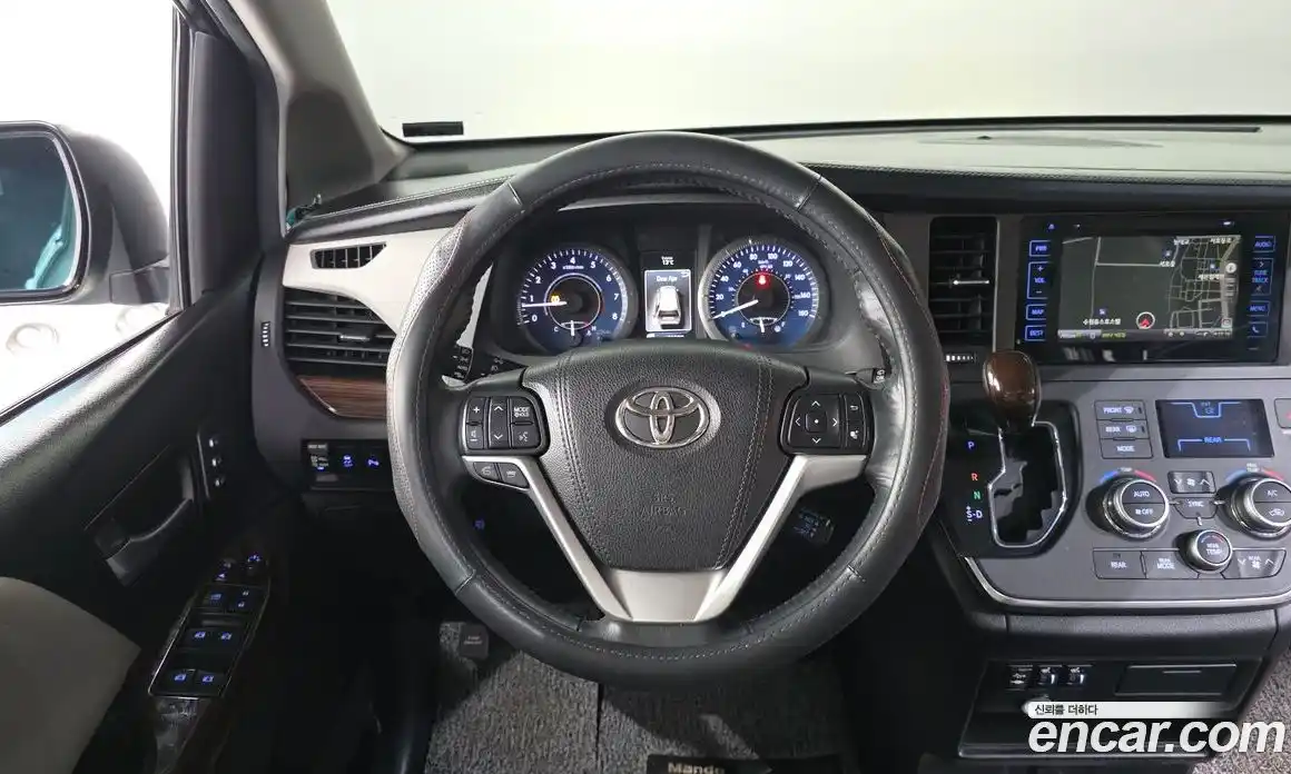 Toyota Sienna 2015 3.5 гидро в Москве № 1323864, фото 19