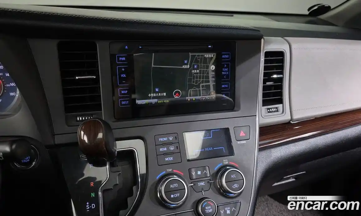 Toyota Sienna 2015 3.5 гидро в Москве № 1323864, фото 21