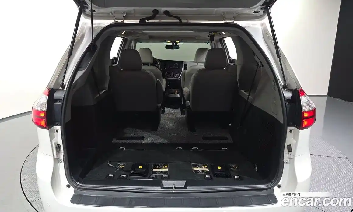 Toyota Sienna 2015 3.5 гидро в Москве № 1323864, фото 26