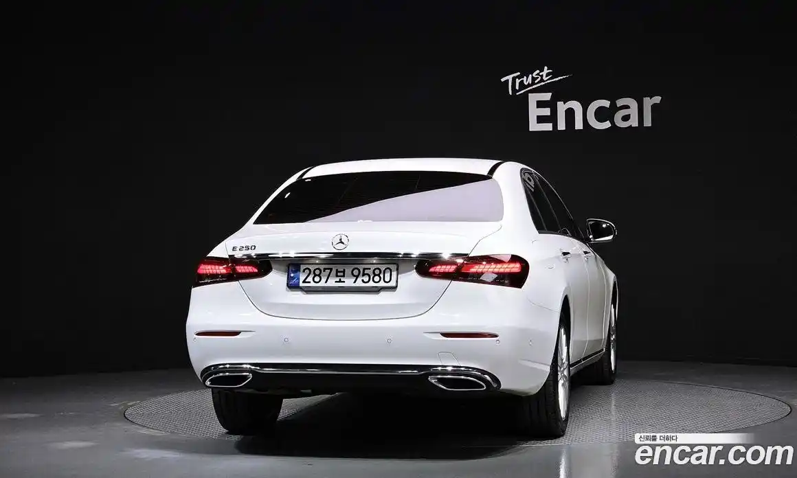 Mercedes-Benz E-Class 2023 2.0 гидро в Москве № 1347925, фото 4
