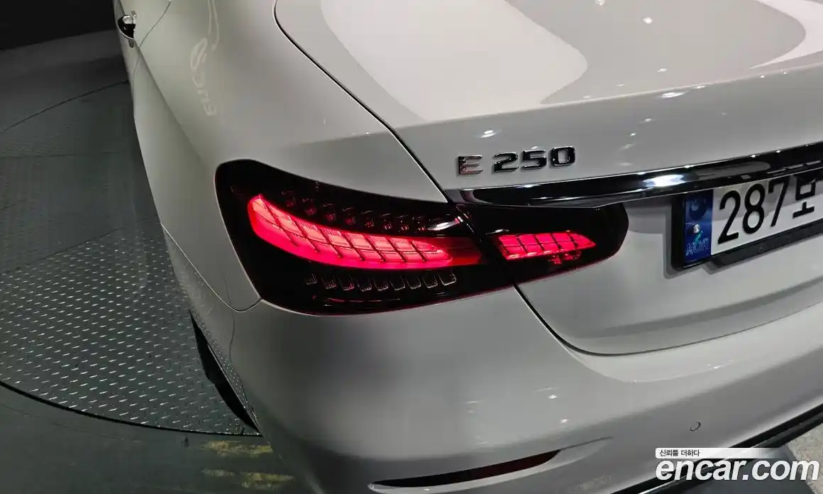 Mercedes-Benz E-Class 2023 2.0 гидро в Москве № 1347925, фото 9