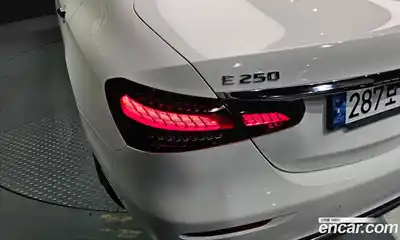 Mercedes-Benz E-Class 2023 2.0 гидро в Москве № 1347925, миниатюра 9