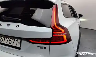 Volvo V60 2020 2.0 гидро в Москве № 1404675, миниатюра 9
