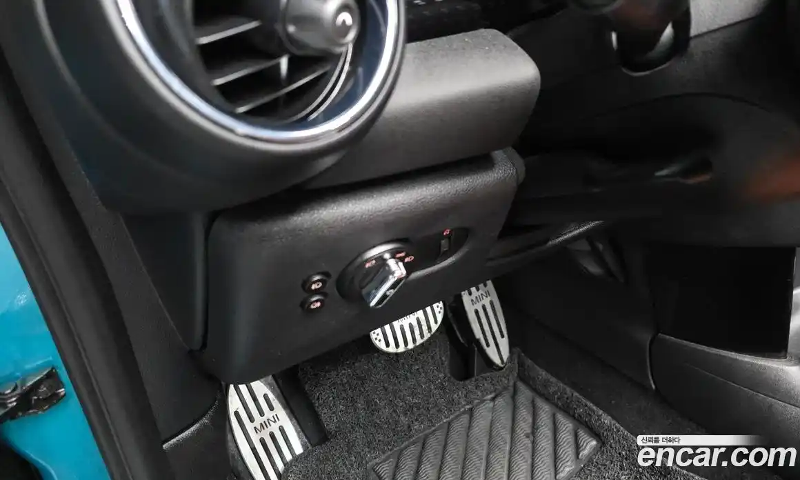 Mini Cooper Convertible 2020 2.0 гидро в Москве № 1423552, фото 26