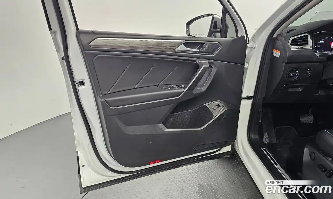 Volkswagen Tiguan 2022 2.0 гидро в Москве № 1549025, фото 14