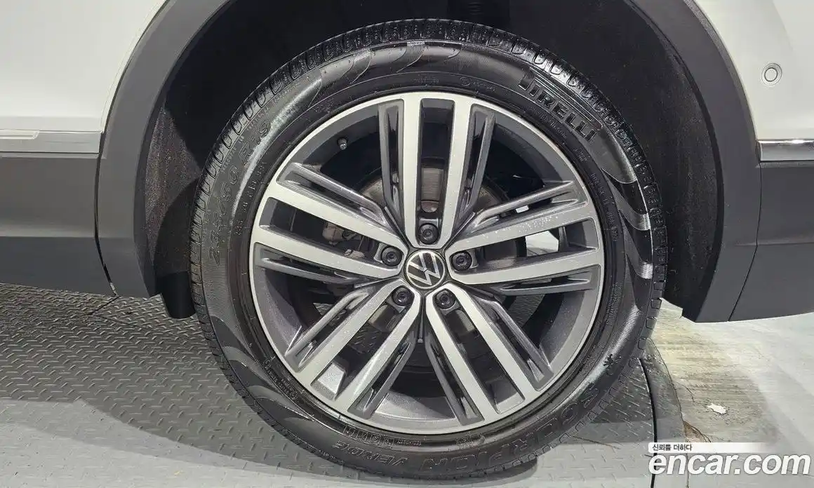 Volkswagen Tiguan 2022 2.0 гидро в Москве № 1549025, фото 7