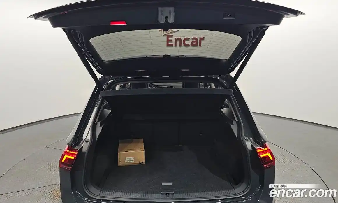 Volkswagen Tiguan 2021 2.0 гидро в Москве № 1549138, фото 31