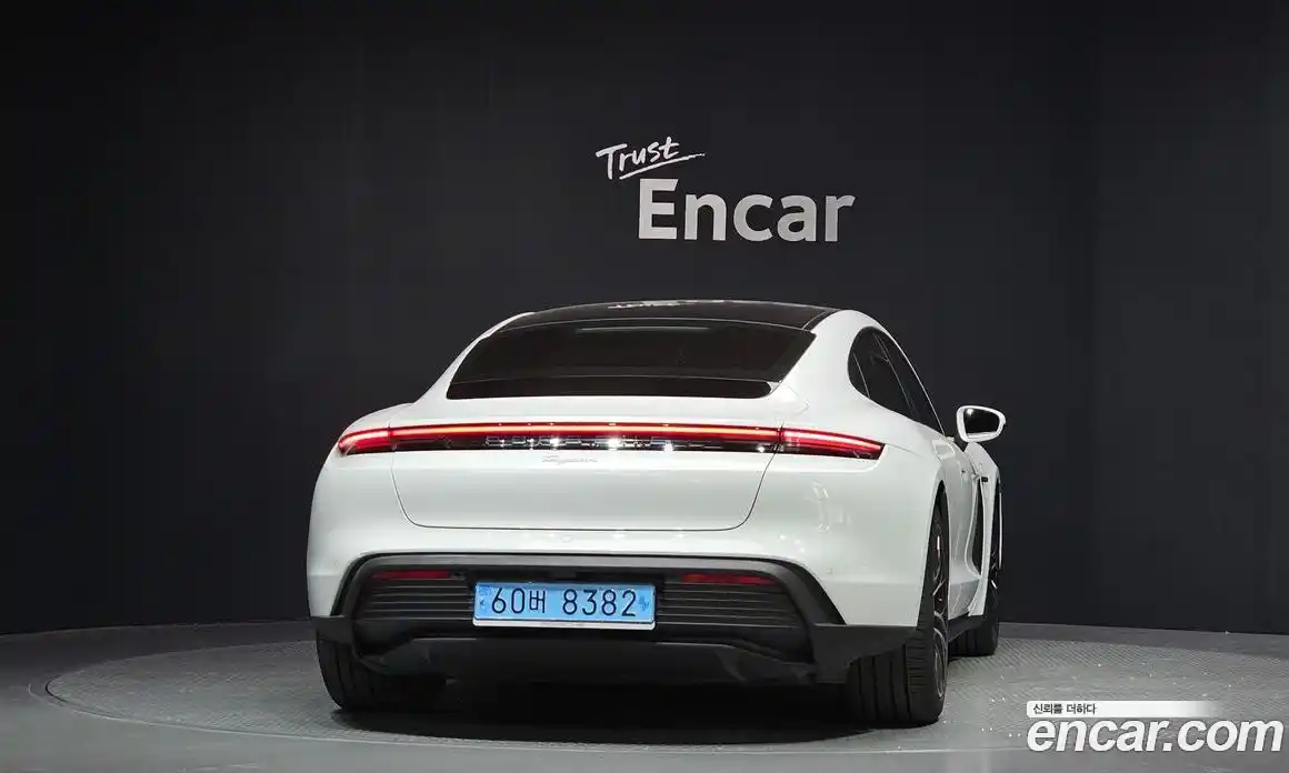 Porsche Taycan 2022 0.1 гидро в Москве № 1618977, фото 4