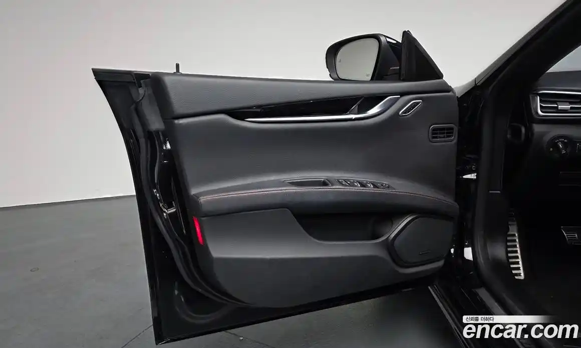 Maserati Ghibli 2020 3.0 гидро, фото 13