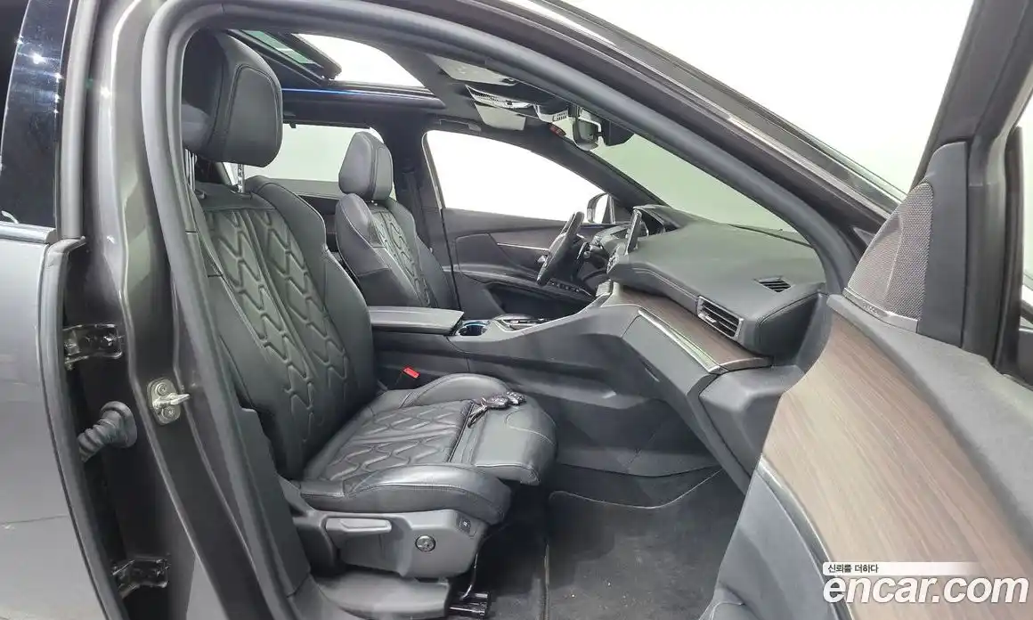 Peugeot 5008 2023 1.2 гидро в Москве, фото 13