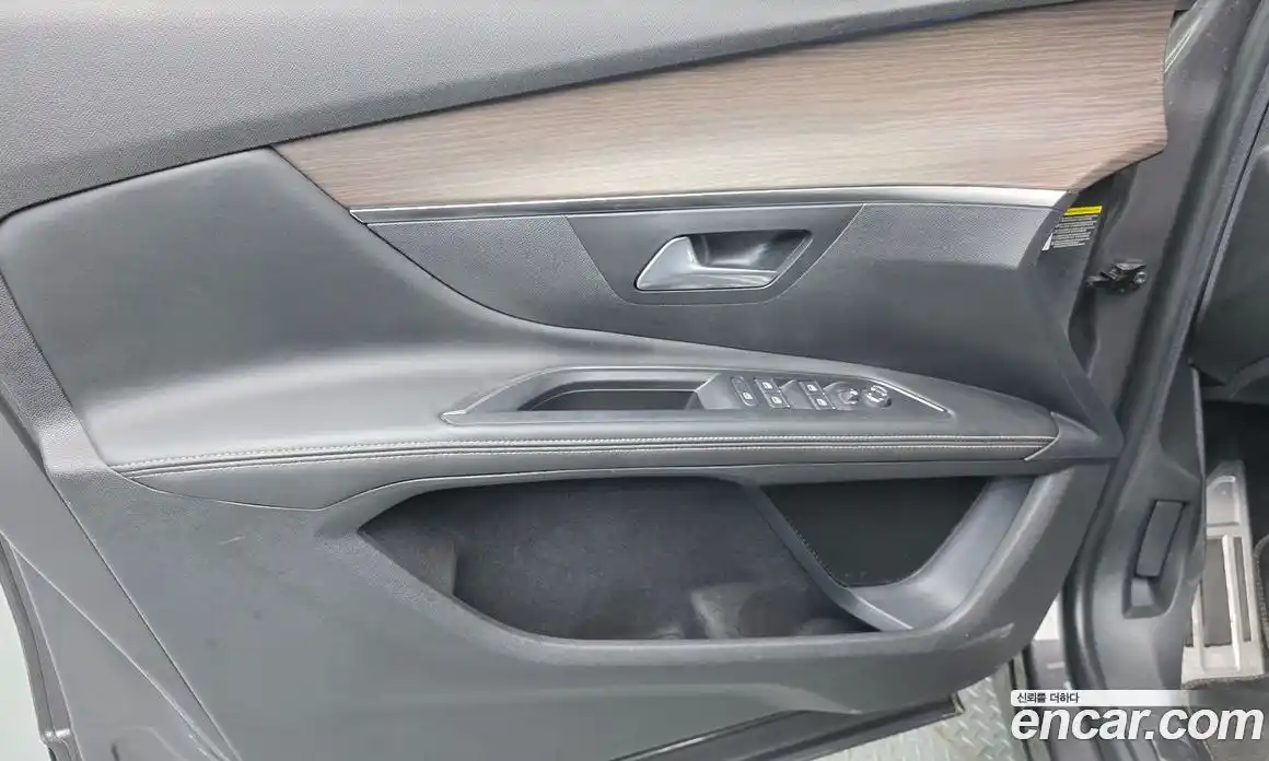 Peugeot 5008 2023 1.2 гидро в Москве, фото 14