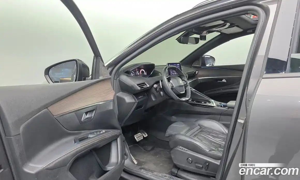 Peugeot 5008 2023 1.2 гидро в Москве, фото 18
