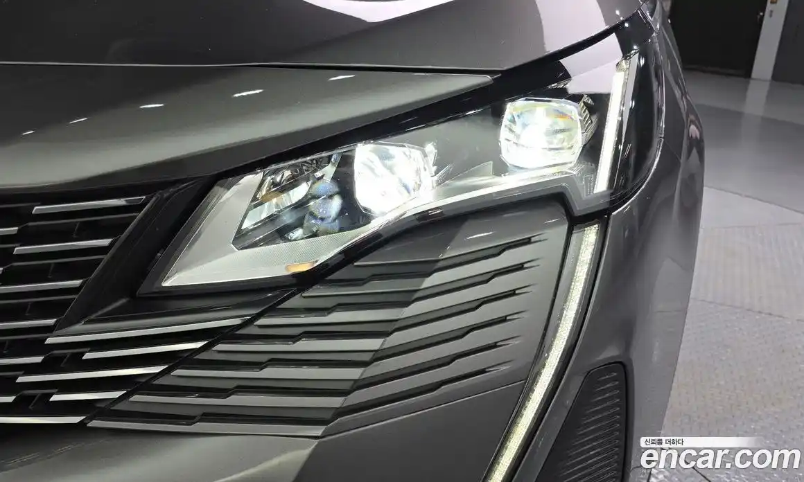 Peugeot 5008 2023 1.2 гидро в Москве, фото 8