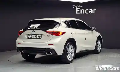 Infiniti Q30 2019 2.0 гидро в Москве № 1770815, миниатюра 2