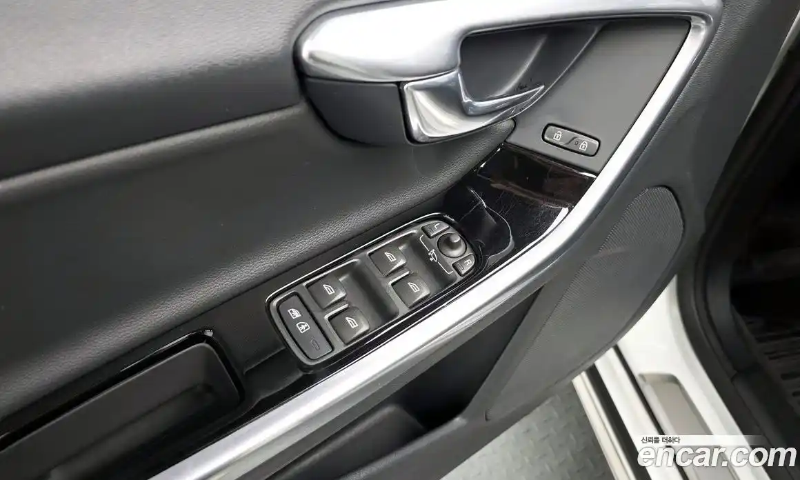 Volvo V60 2015 2.5 гидро в Москве № 1836894, фото 18