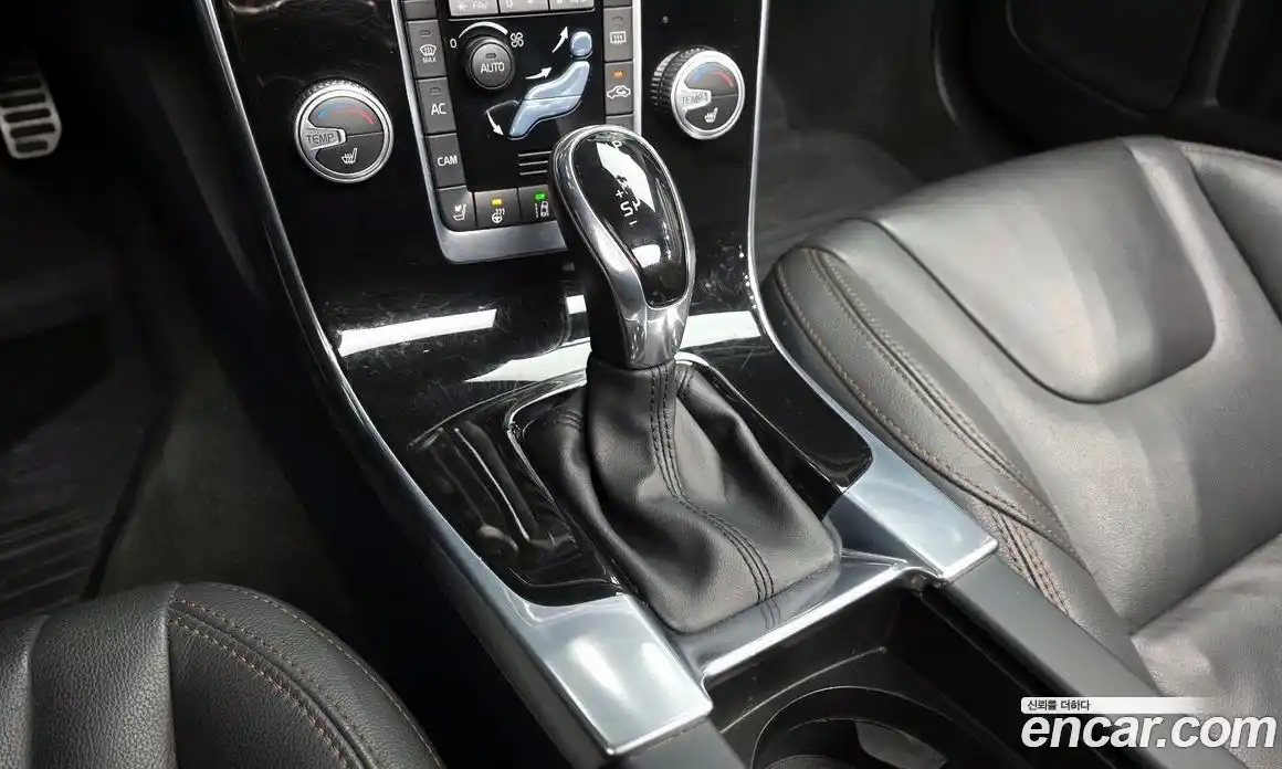 Volvo V60 2015 2.5 гидро в Москве № 1836894, фото 9