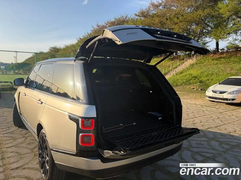 Land Rover Range-Rover 2018 4.4 гидро в Москве № 1837473, фото 15