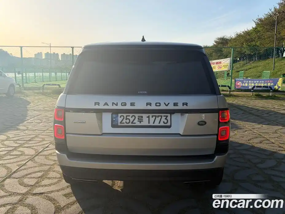 Land Rover Range-Rover 2018 4.4 гидро в Москве № 1837473, фото 4