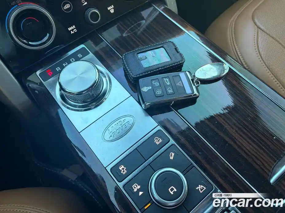 Land Rover Range-Rover 2018 4.4 гидро в Москве № 1837473, фото 9