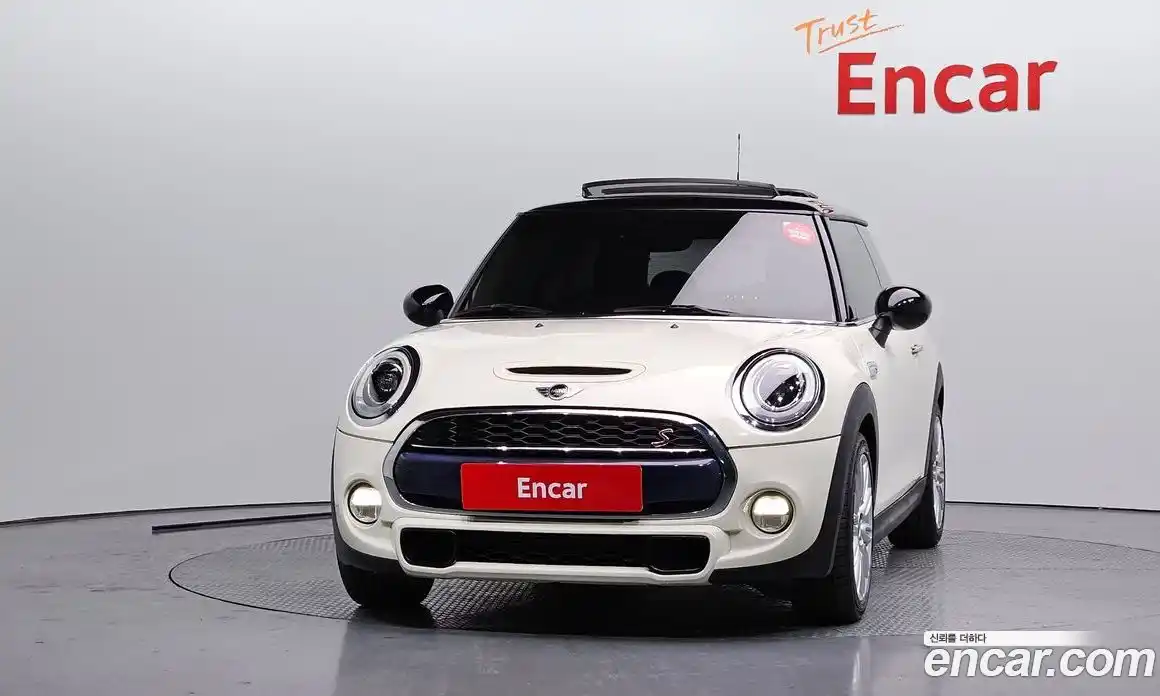 Mini Cooper 2017 2.0 гидро в Москве № 1837654, фото 3