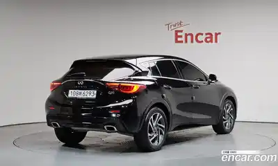 Infiniti Q30 2.0 Cafe Teak
