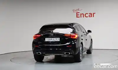 Infiniti Q30 2019 2.0 гидро в Москве № 1840883, миниатюра 3
