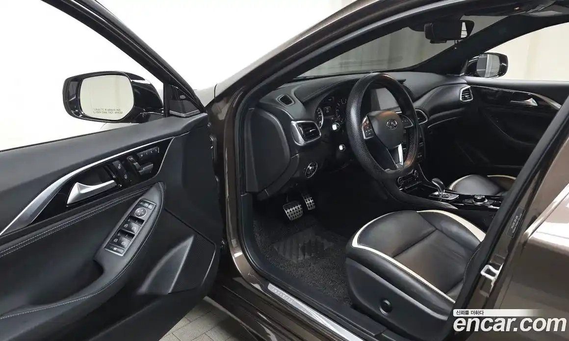 Infiniti Q30 2017 2.0 гидро в Москве № 1840901, фото 13