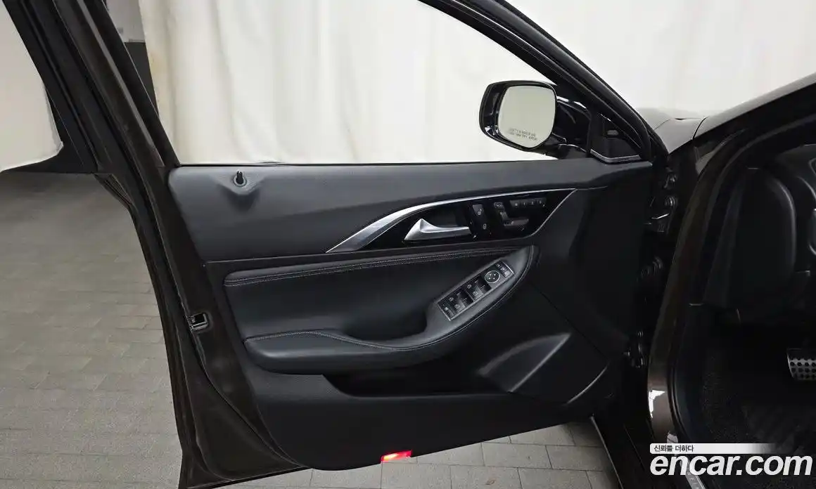 Infiniti Q30 2017 2.0 гидро в Москве № 1840901, фото 14