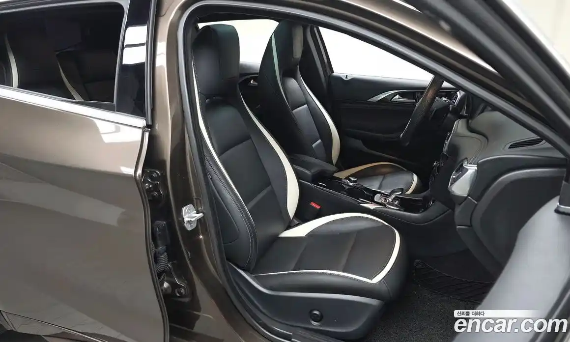 Infiniti Q30 2017 2.0 гидро в Москве № 1840901, фото 18