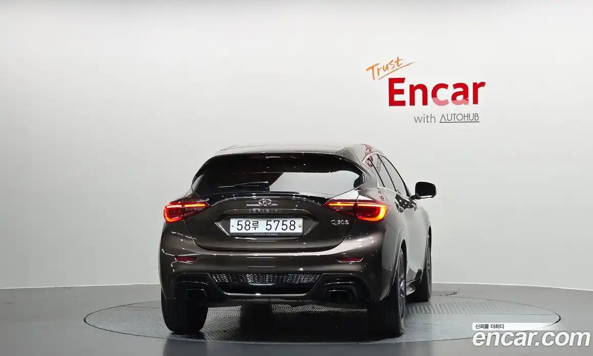 Infiniti Q30 2017 2.0 гидро в Москве № 1840901, фото 4