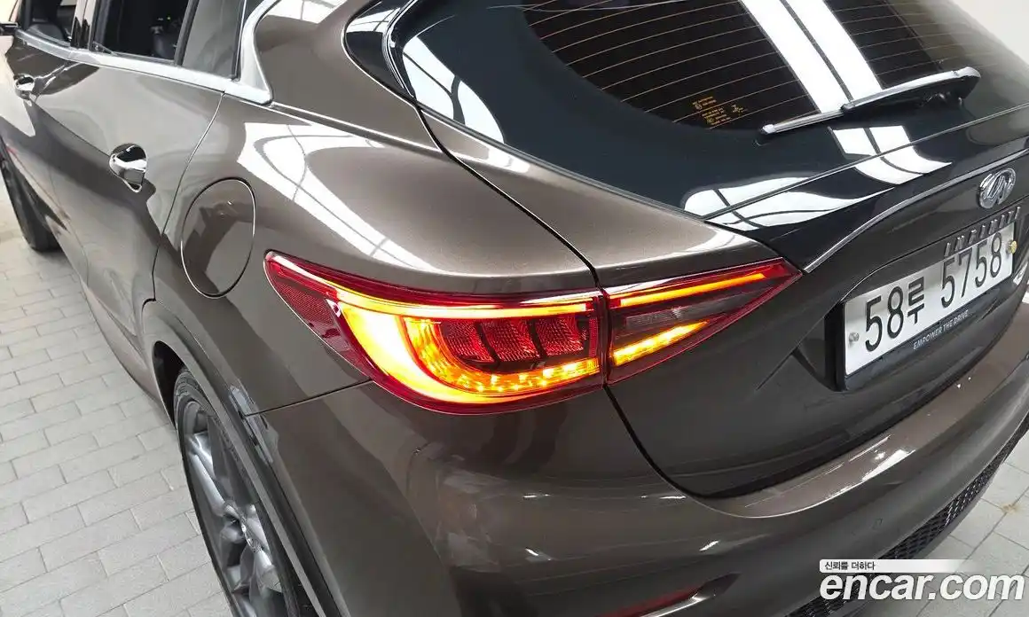 Infiniti Q30 2017 2.0 гидро в Москве № 1840901, фото 9