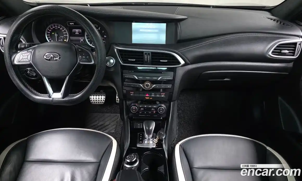 Infiniti Q30 2017 2.0 гидро в Москве № 1840901, фото 10