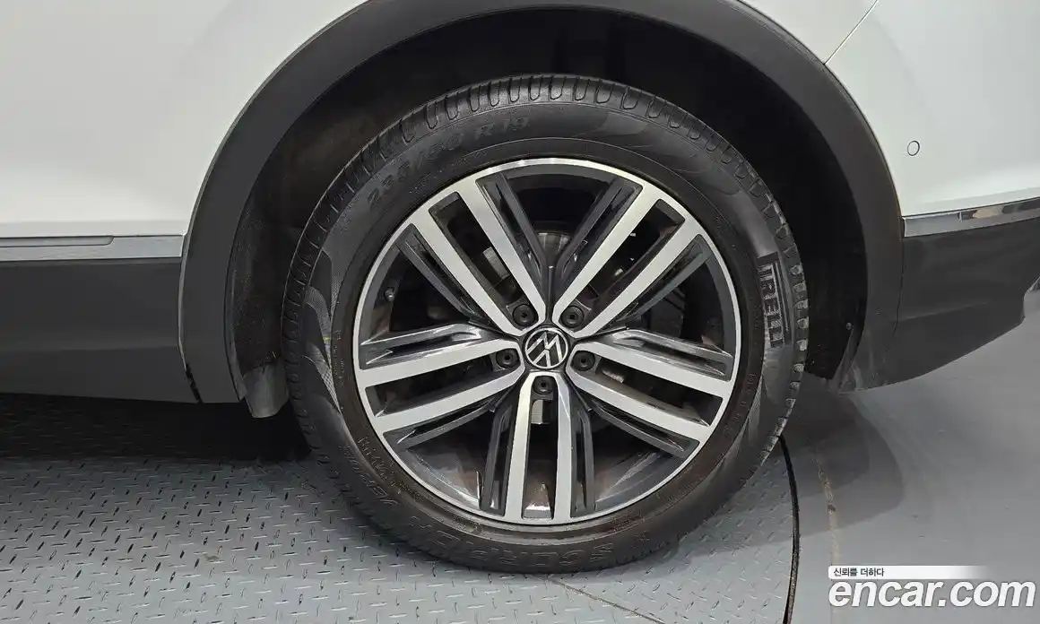 Volkswagen Tiguan 2022 2.0 гидро в Москве № 1323328, фото 7