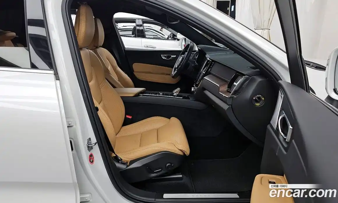 Volvo XC60 2021 2.0 гидро в Москве № 1348745, фото 17