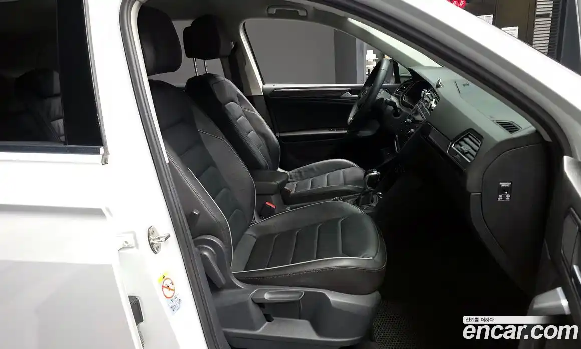 Volkswagen Tiguan 2022 2.0 гидро в Москве № 1350410, фото 17